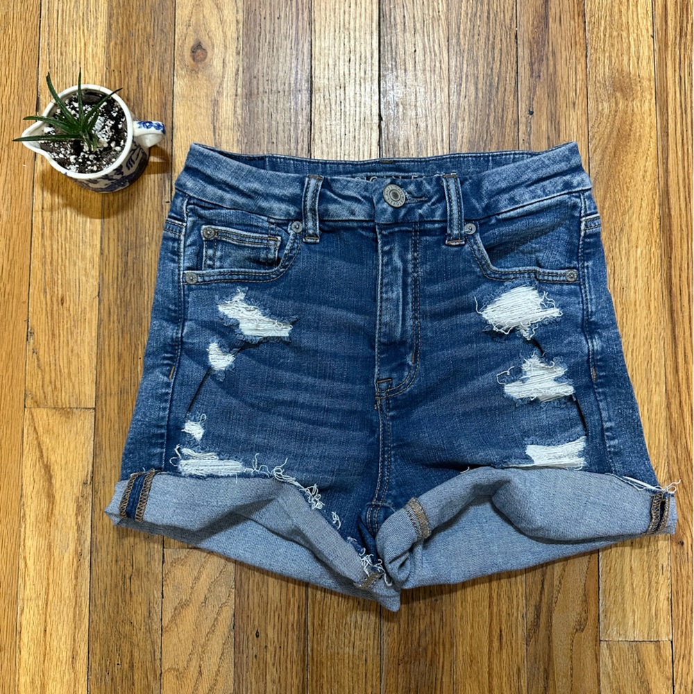American Eagle. High Rise. Denim Shorts. Size 4.